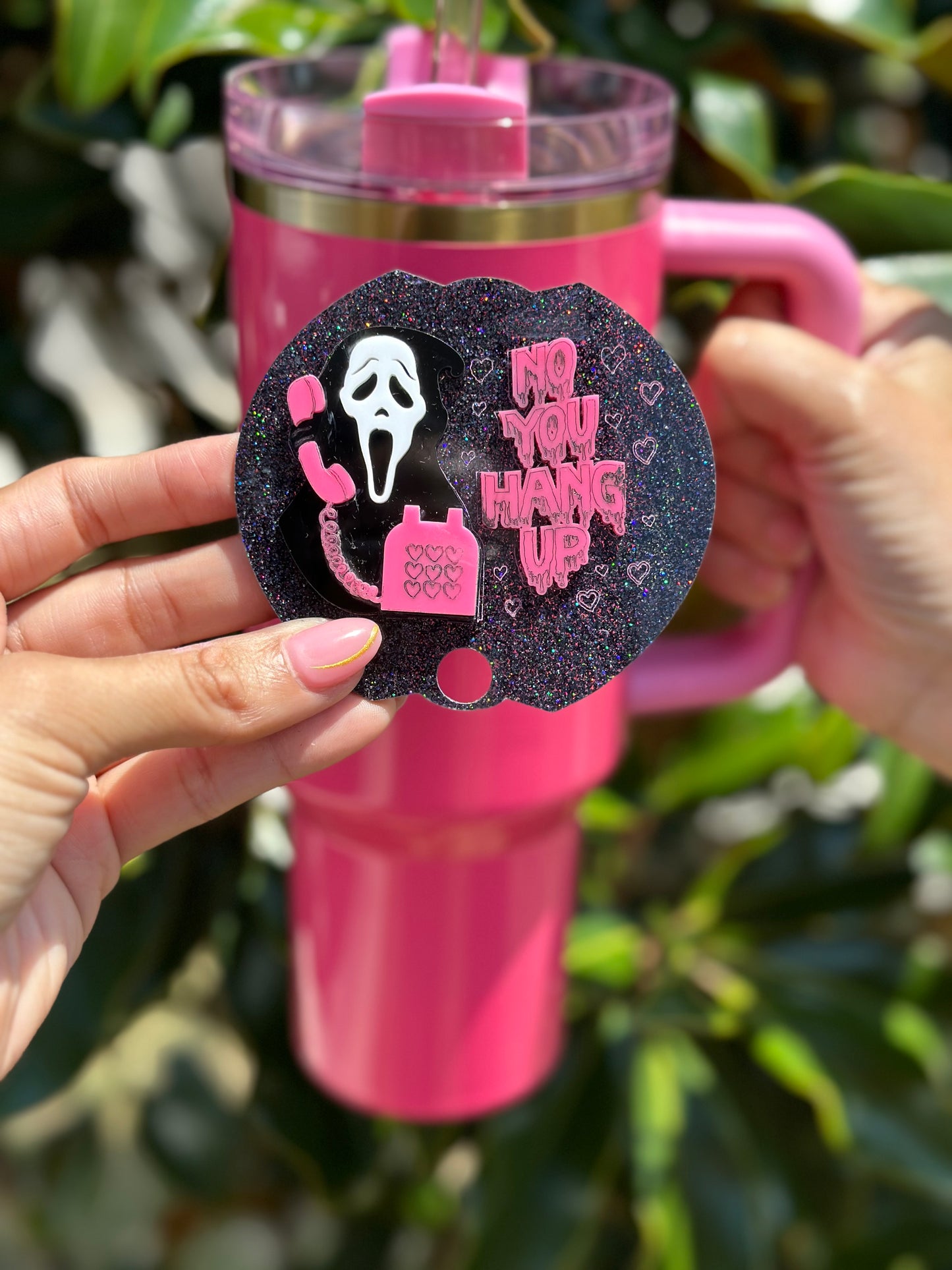 Pink Scream Round Plate No you hang up